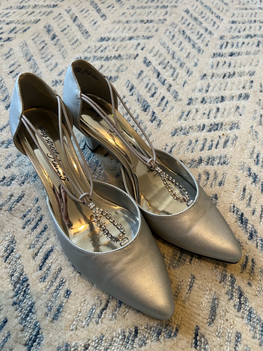 Elegant Silver Pointed-Toe Evening Pumps with Crystal T-Strap